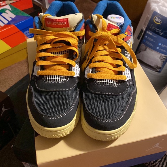 Jordan 4 - Picture 2 of 9